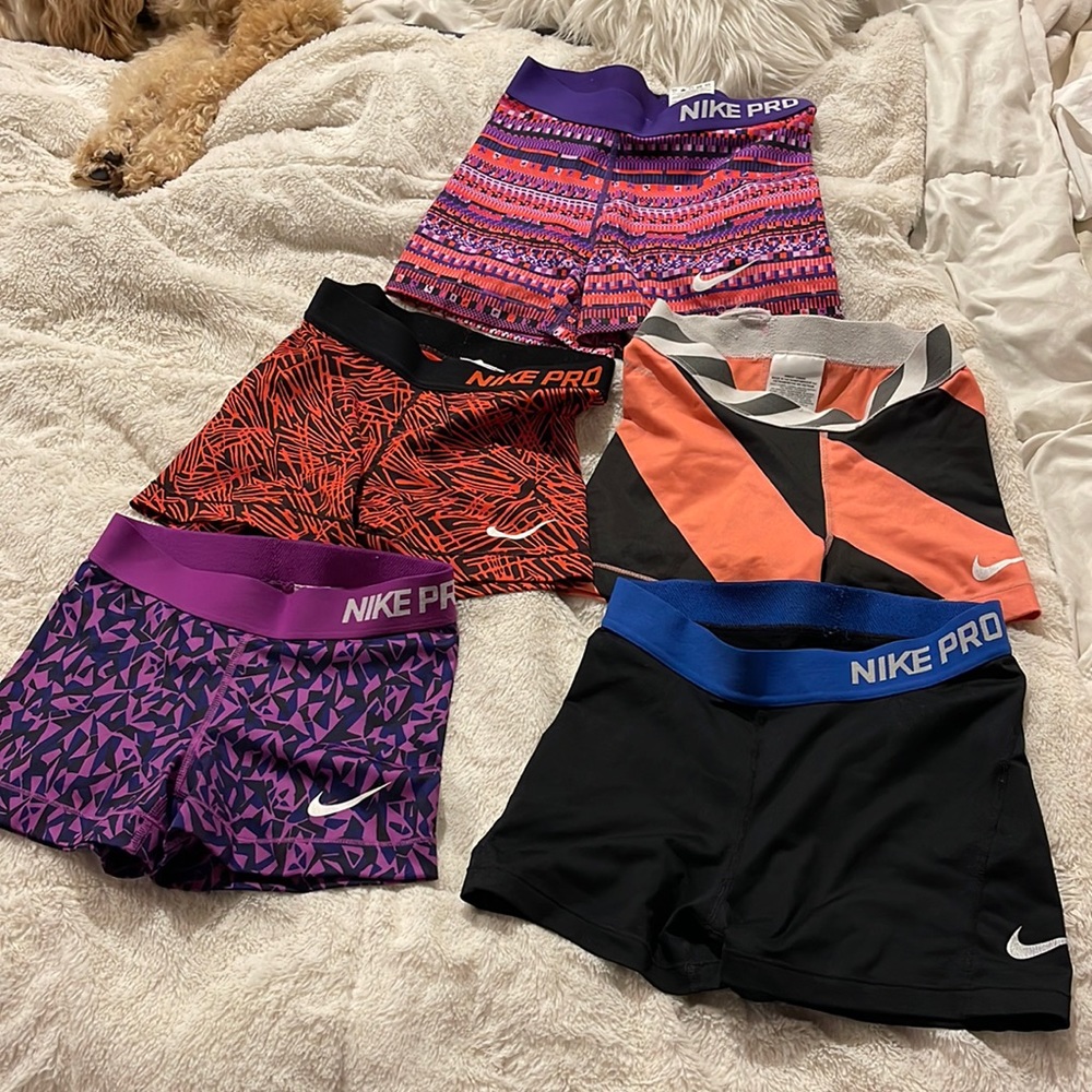 5 pairs of Nike pros